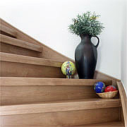 Mit unseren Motto "Mit Sicherheit das richtige System" wählen Sie langlebige Qualität mit einer rutschsicheren Oberfläche für Ihre Treppe.